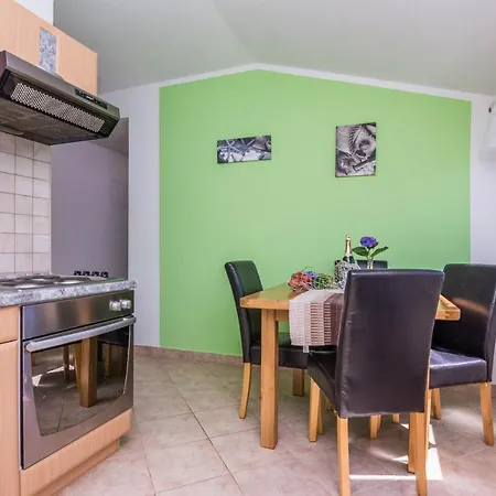 By The Sea - 19112 Apartment Vir